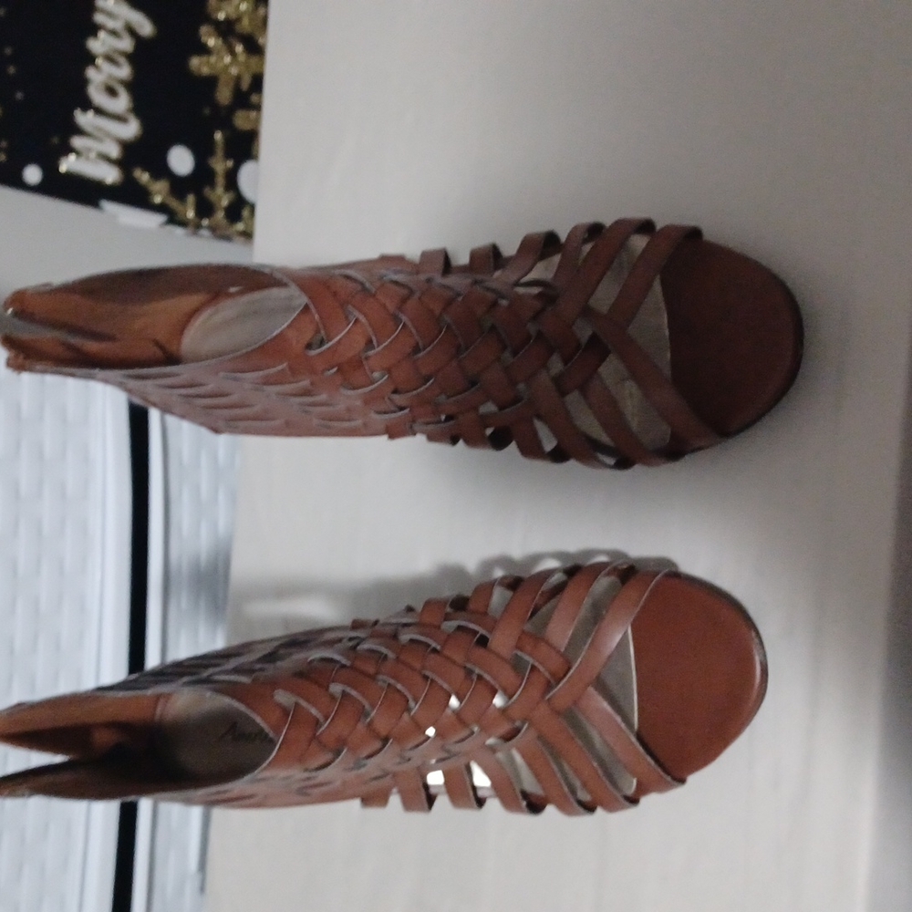 American Eagle Sandals